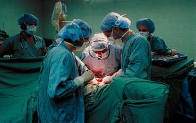 产妇突发羊水栓塞 医生累晕手术台