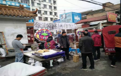 愤怒！河南睢县急诊内科医生被逼喝尿